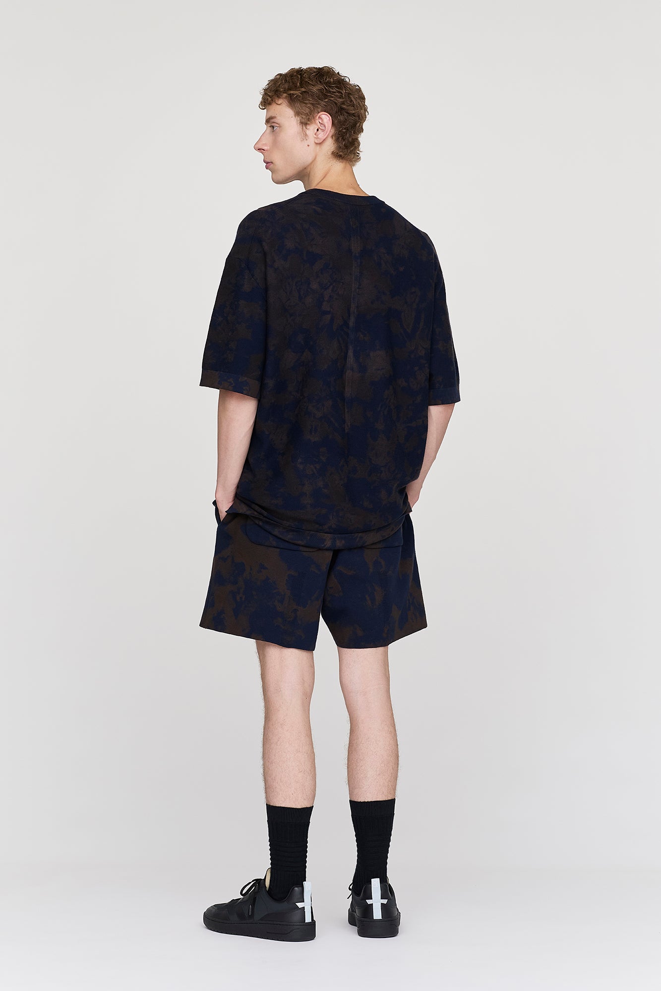 モデル身長：186cm　着用サイズ：5