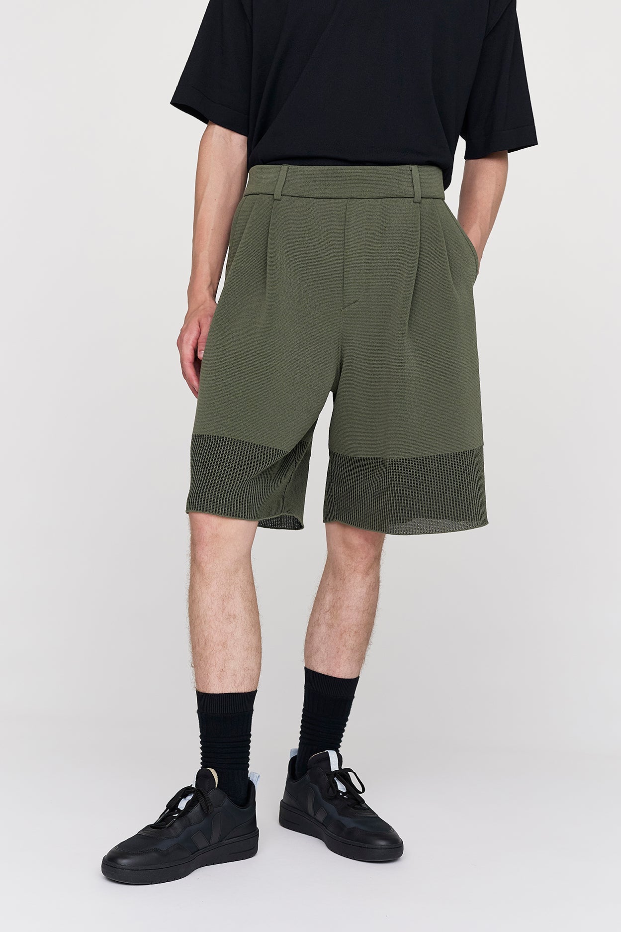 モデル身長：186cm　着用サイズ：5