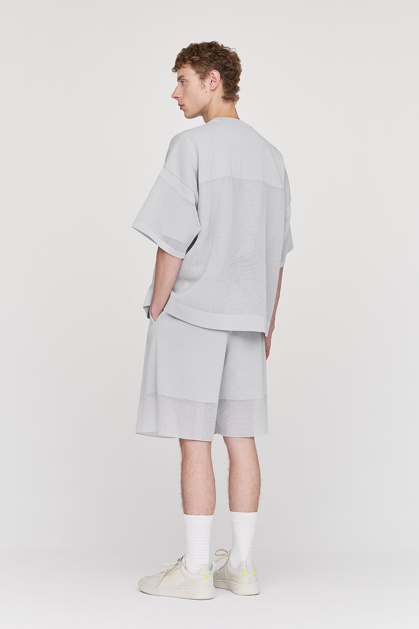 モデル身長：186cm　着用サイズ：5