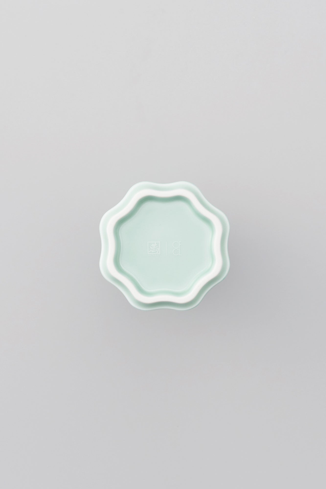 PORCELAIN POTTERY VASE