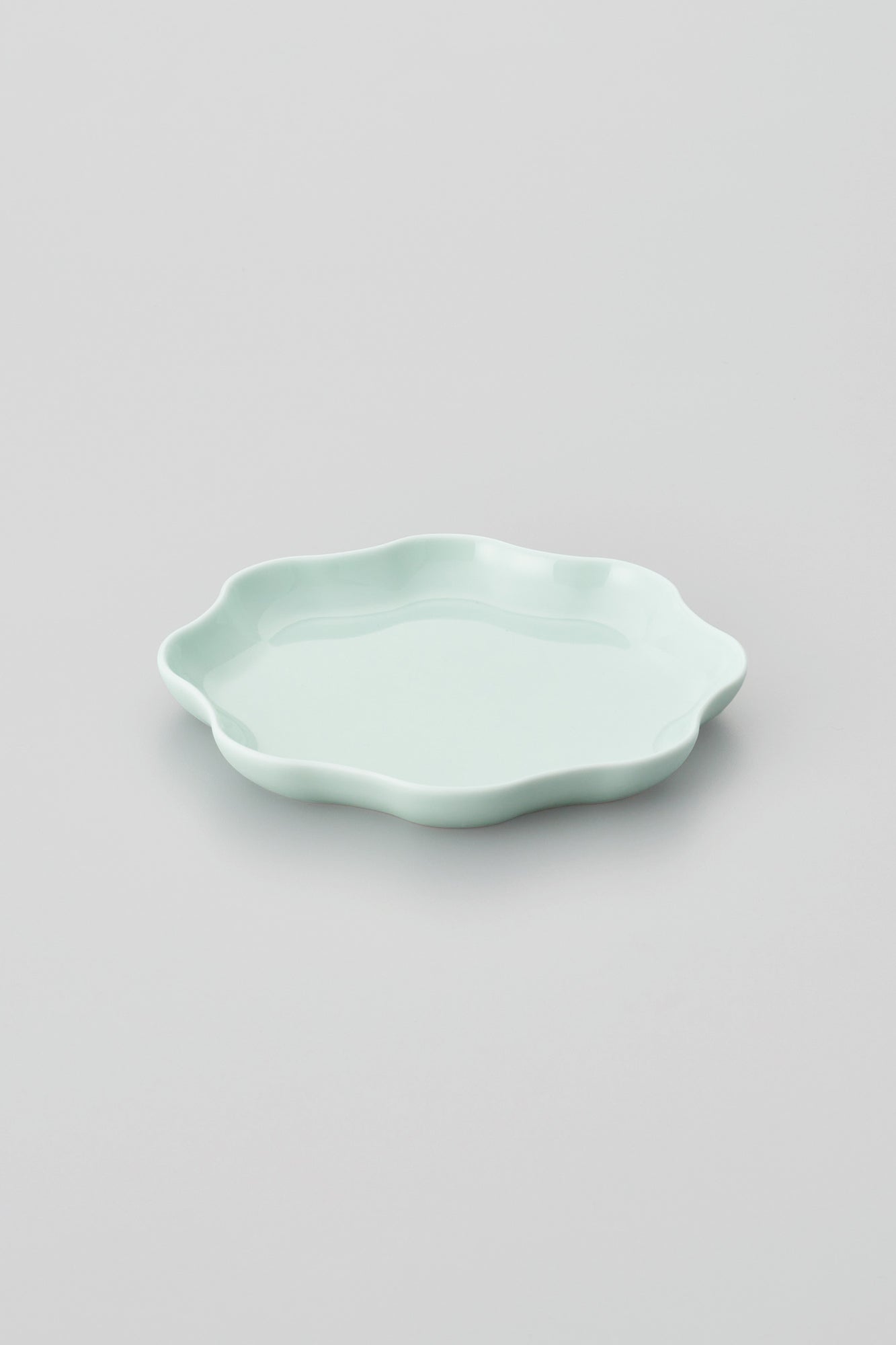 PORCELAIN POTTERY PLATE SMALL