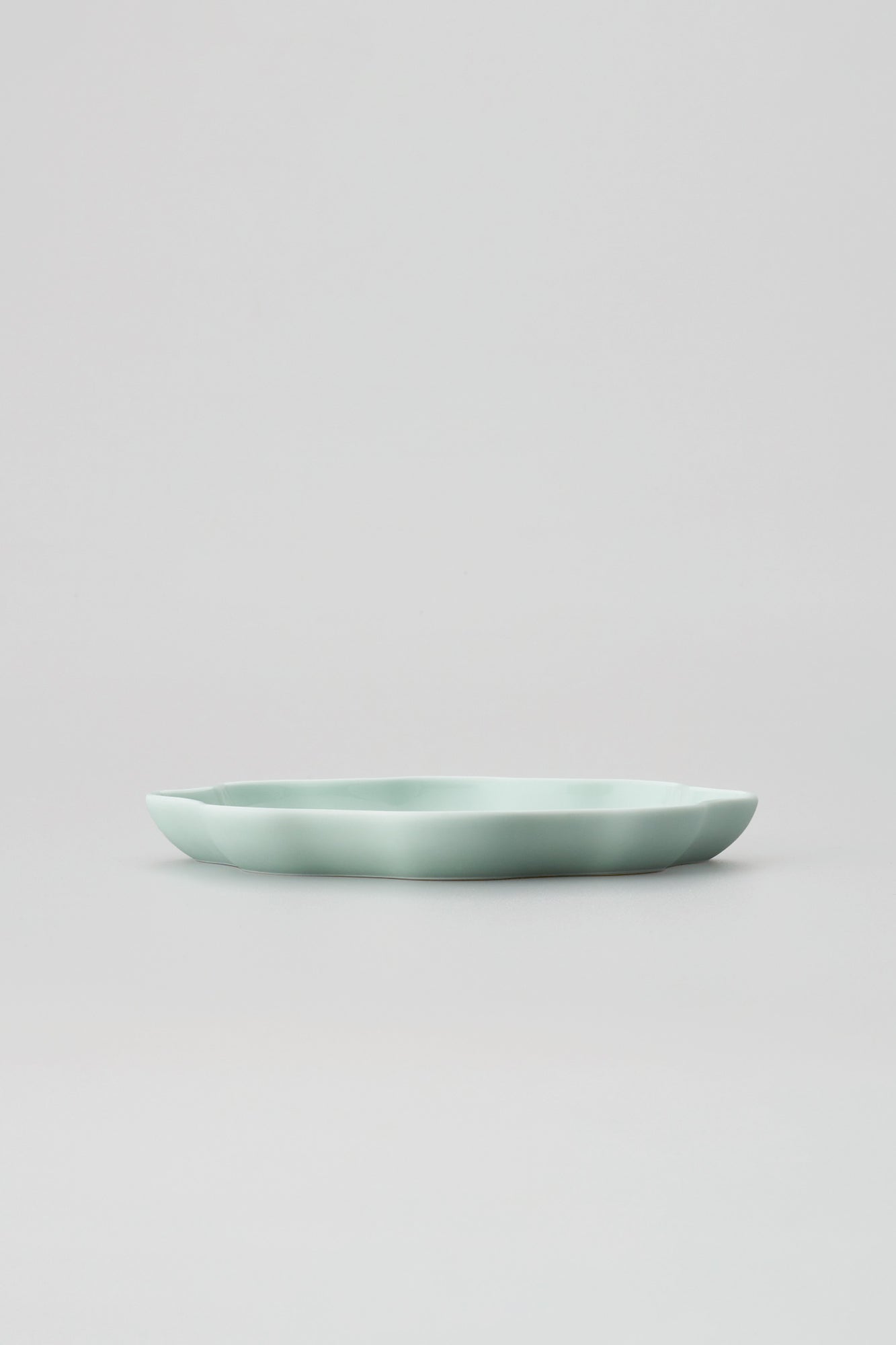 PORCELAIN POTTERY PLATE SMALL