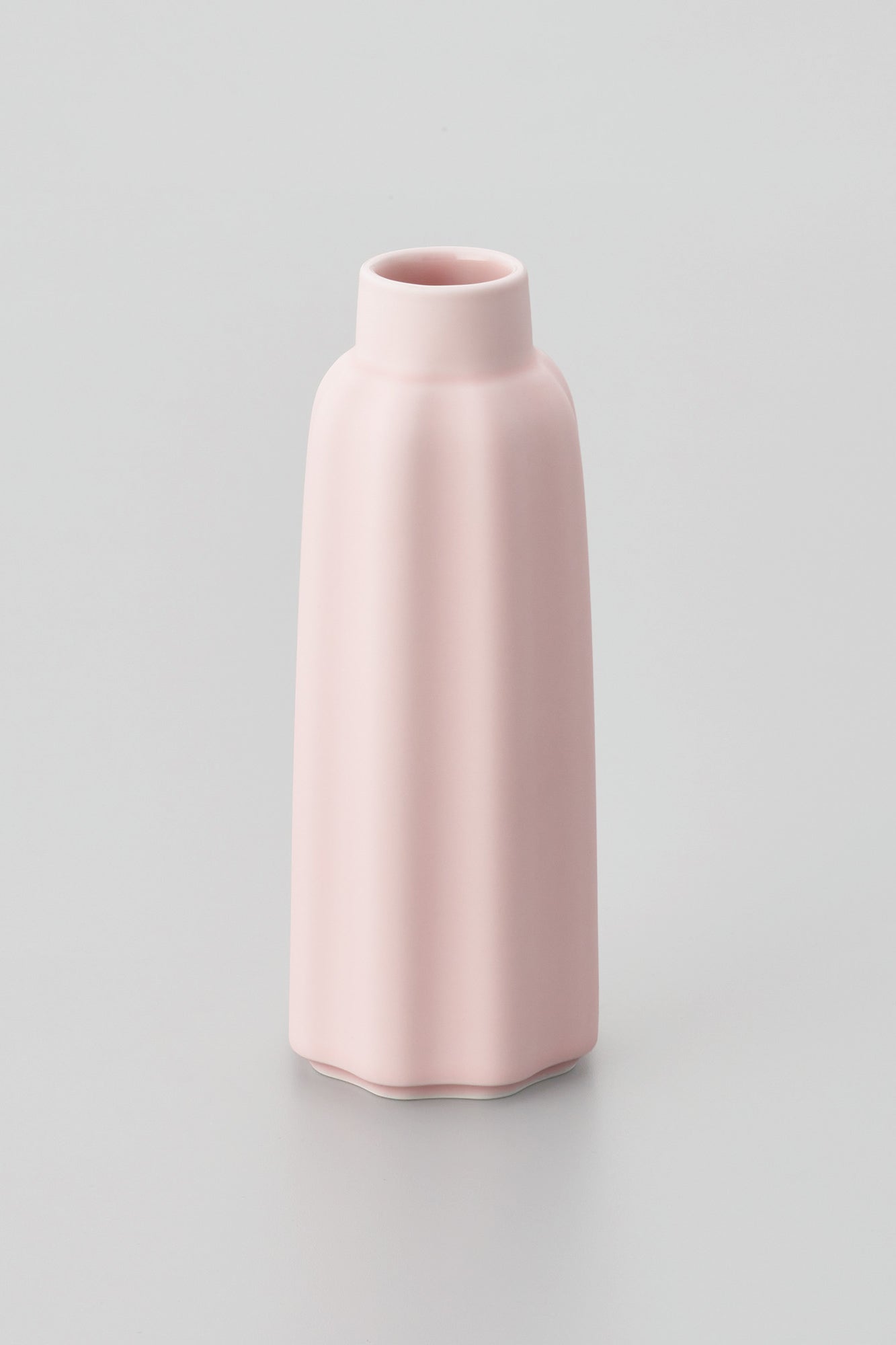 PORCELAIN POTTERY VASE