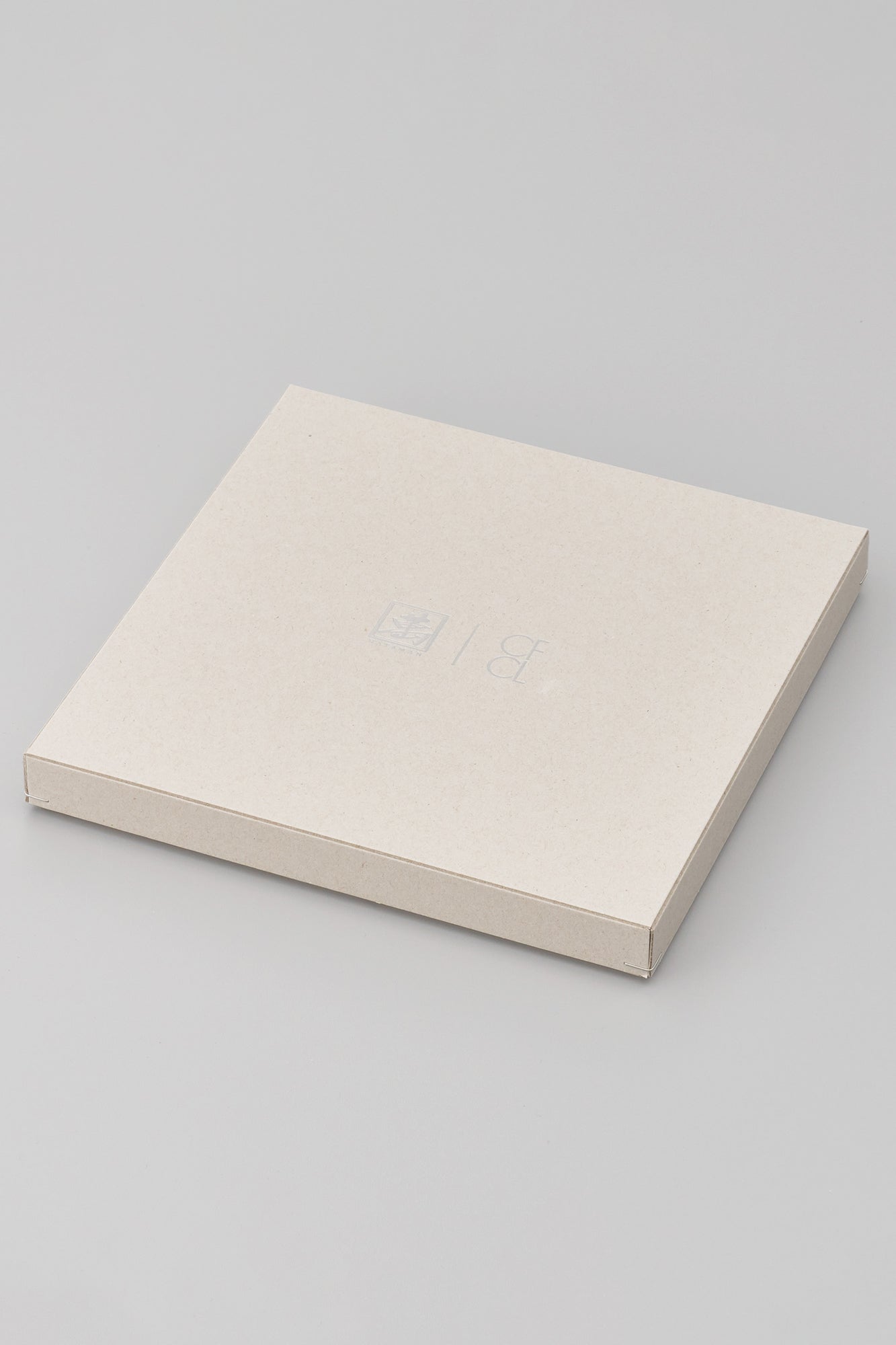 PORCELAIN POTTERY PLATE MEDIUM