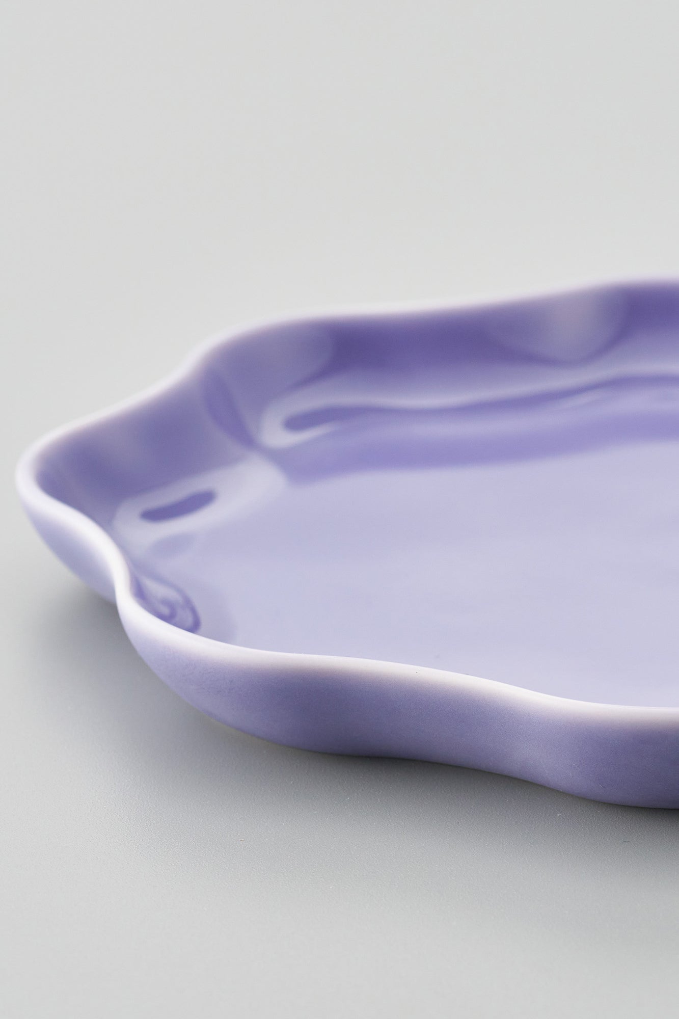 PORCELAIN POTTERY PLATE MEDIUM