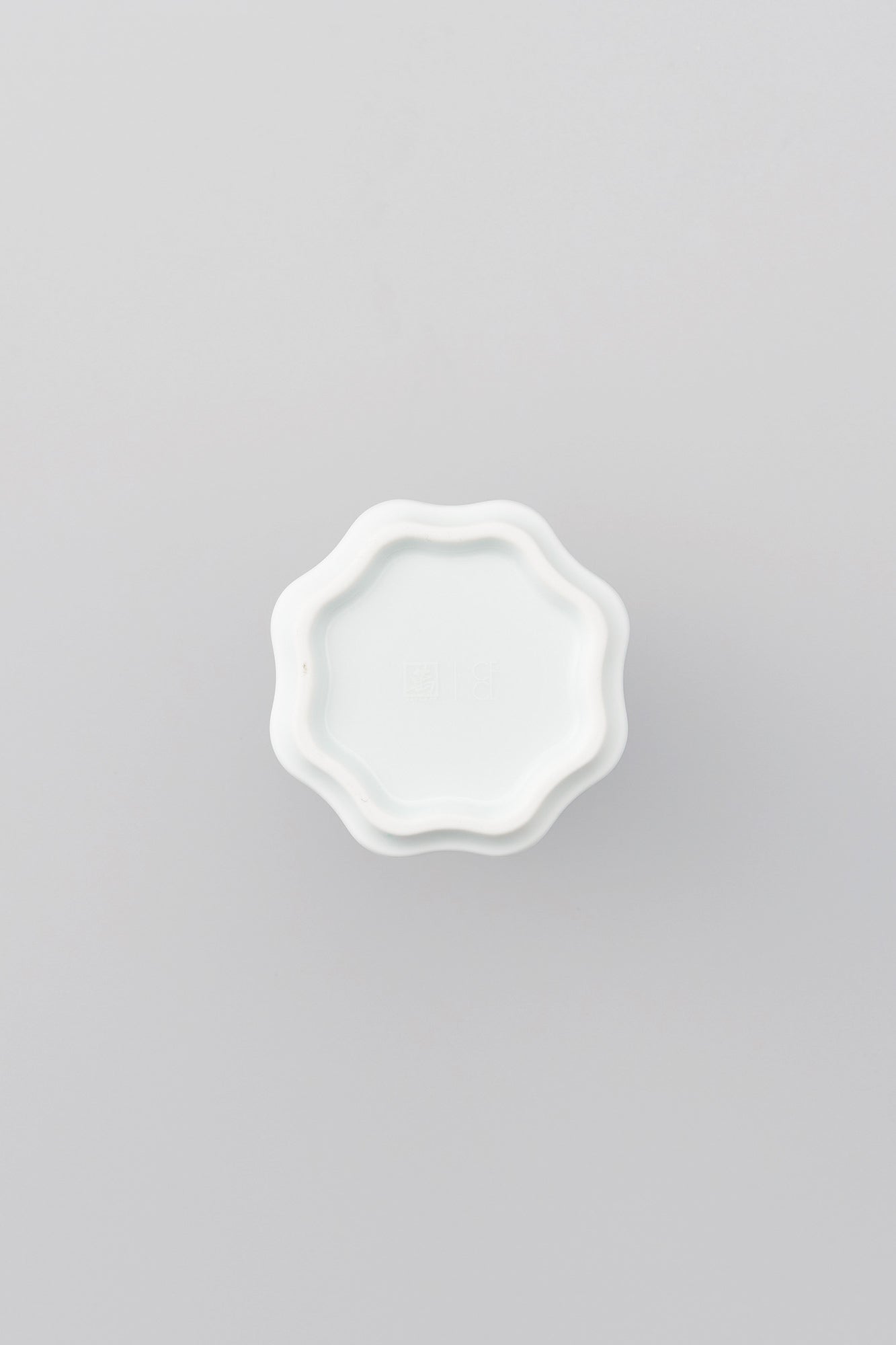 PORCELAIN POTTERY VASE