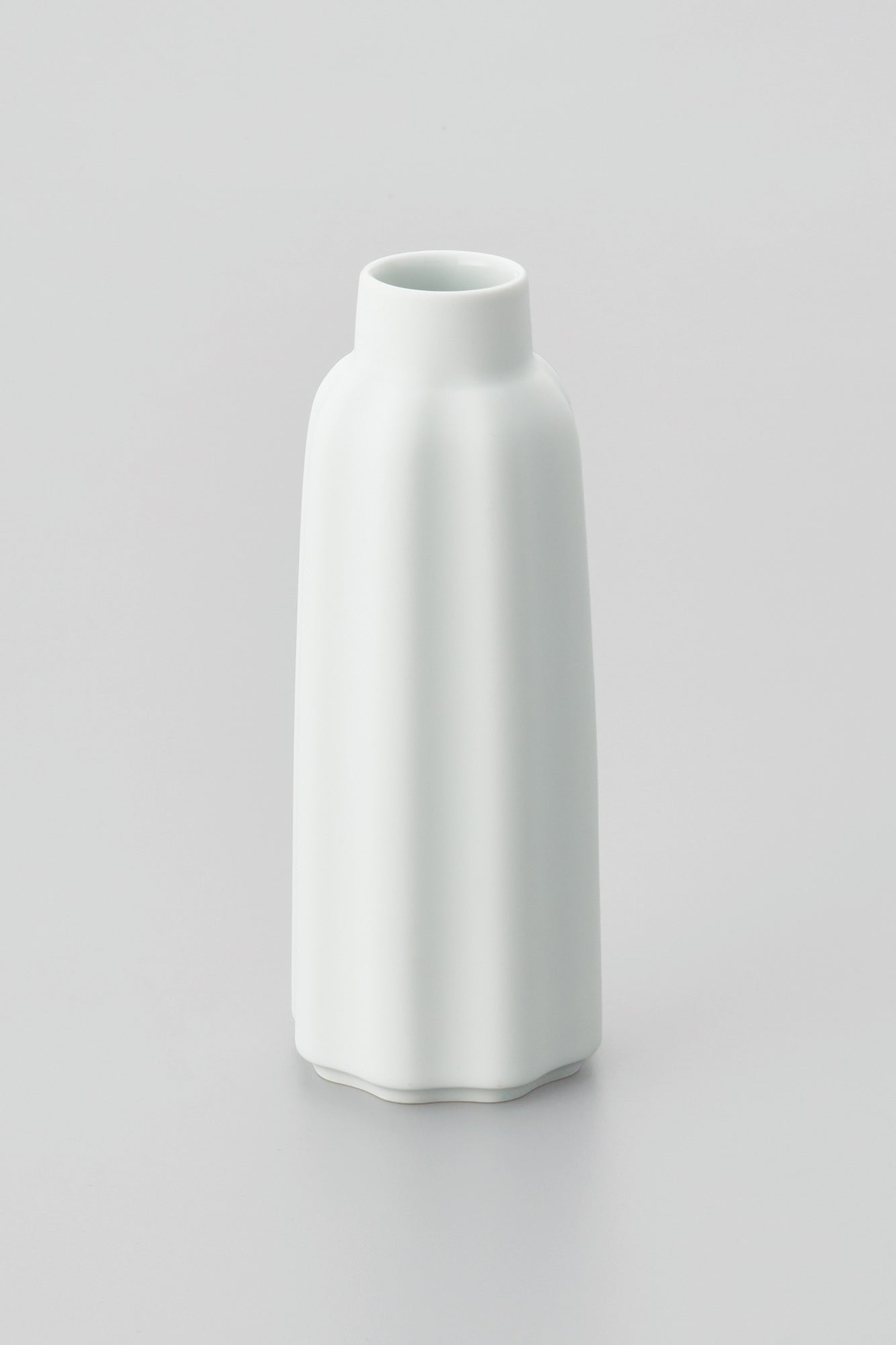 PORCELAIN POTTERY VASE