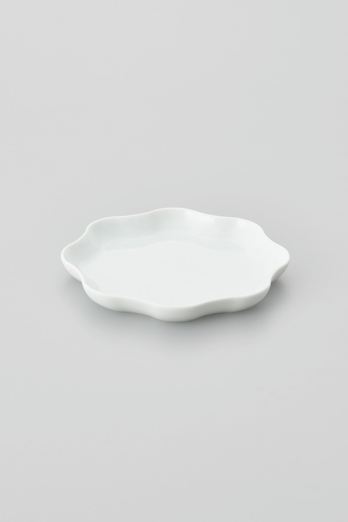 PORCELAIN POTTERY PLATE SMALL